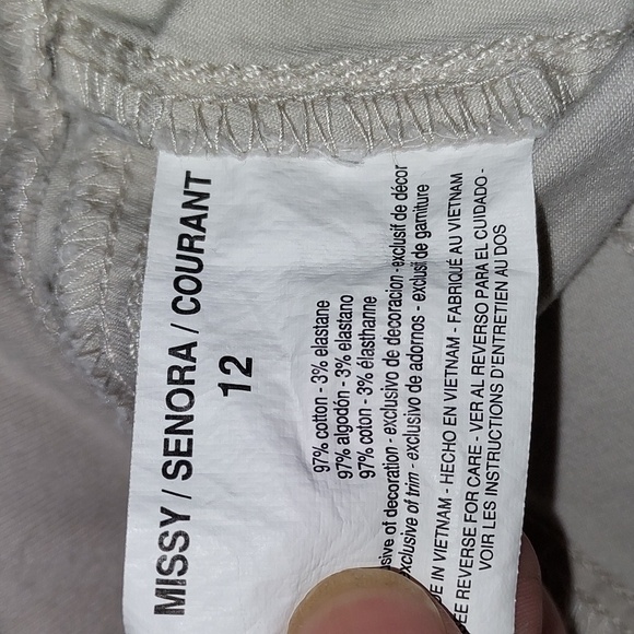 Gloria Vanderbilt Shorts - Picture 7 of 8